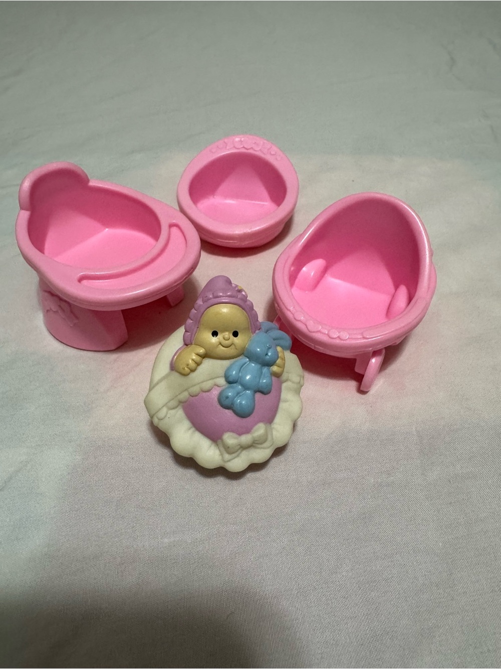 Little People  Nursery Playset with Feeding and Rocking Accessories Baby incl